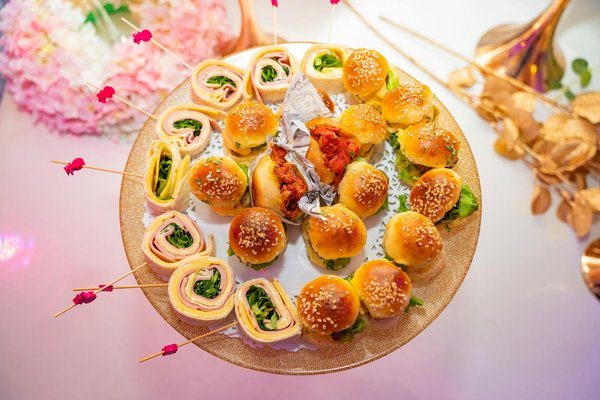 Explorez les mystères d"une savoureuse salade de lentilles corail aux légumes croquants avec une vinaigrette au citron!